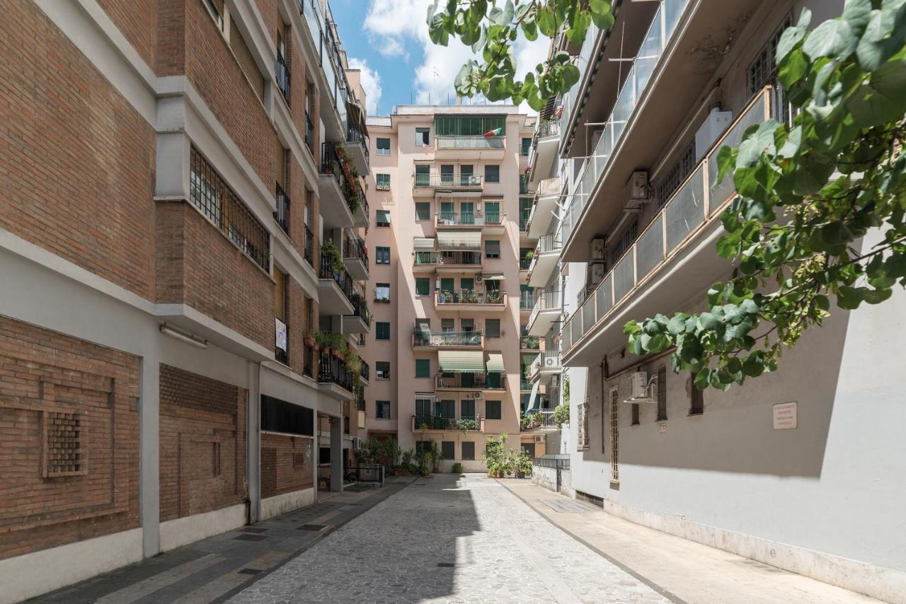 San Giovanni Apartment With Balcony Рим Екстериор снимка